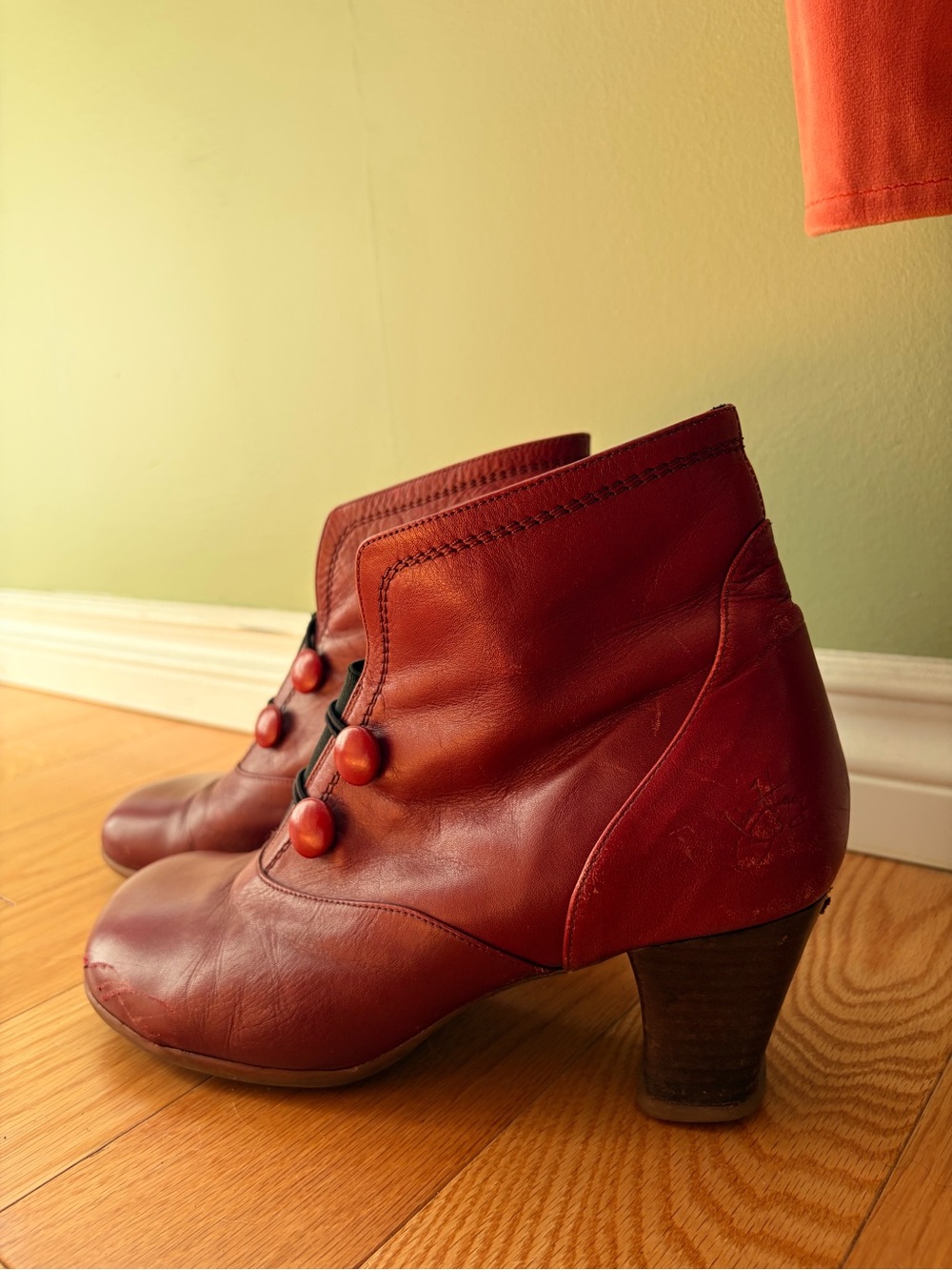 John Fluevog Red Leather Ankle Boots Size 10 Button Heels Vintage